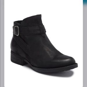 adorable suede black booties